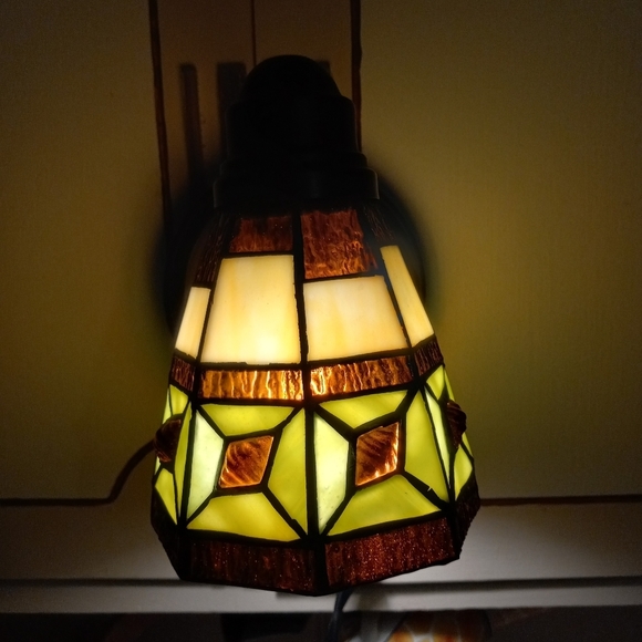 VINTAGE Tiffany Style Wall Lamp - Picture 3 of 11
